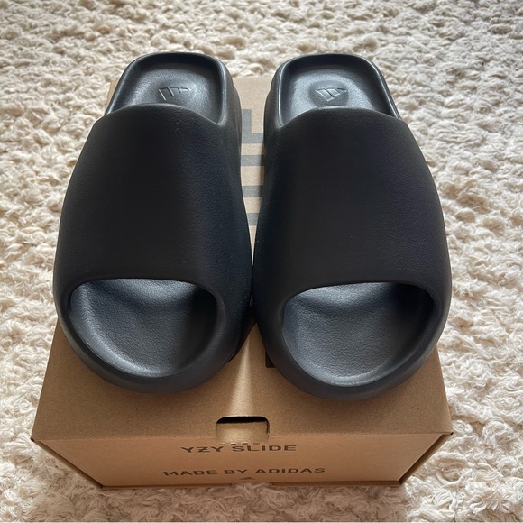 Yeezy slides - Picture 2 of 6